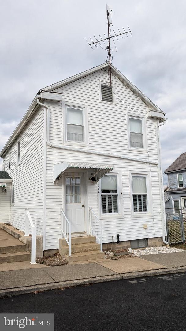 208 Main St Property Photo