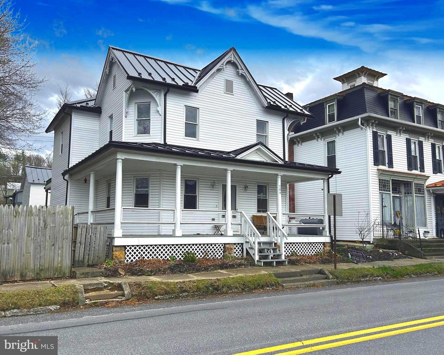 506 Main St Property Photo 2