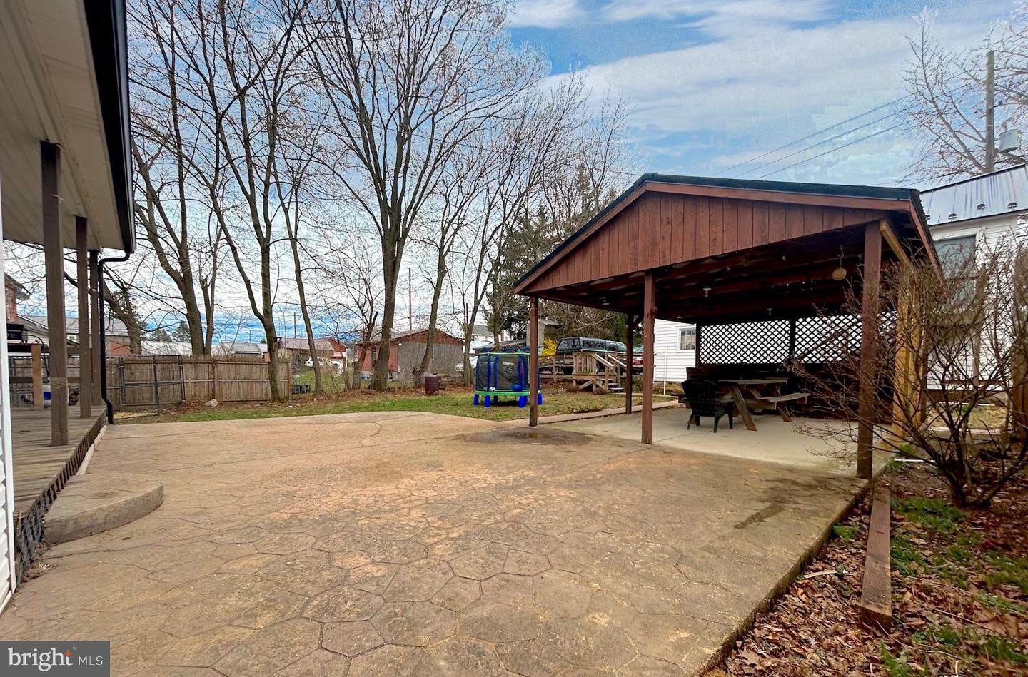 506 Main St Property Photo 11