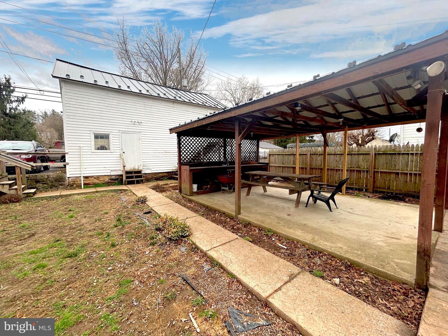 506 Main St Property Photo 12
