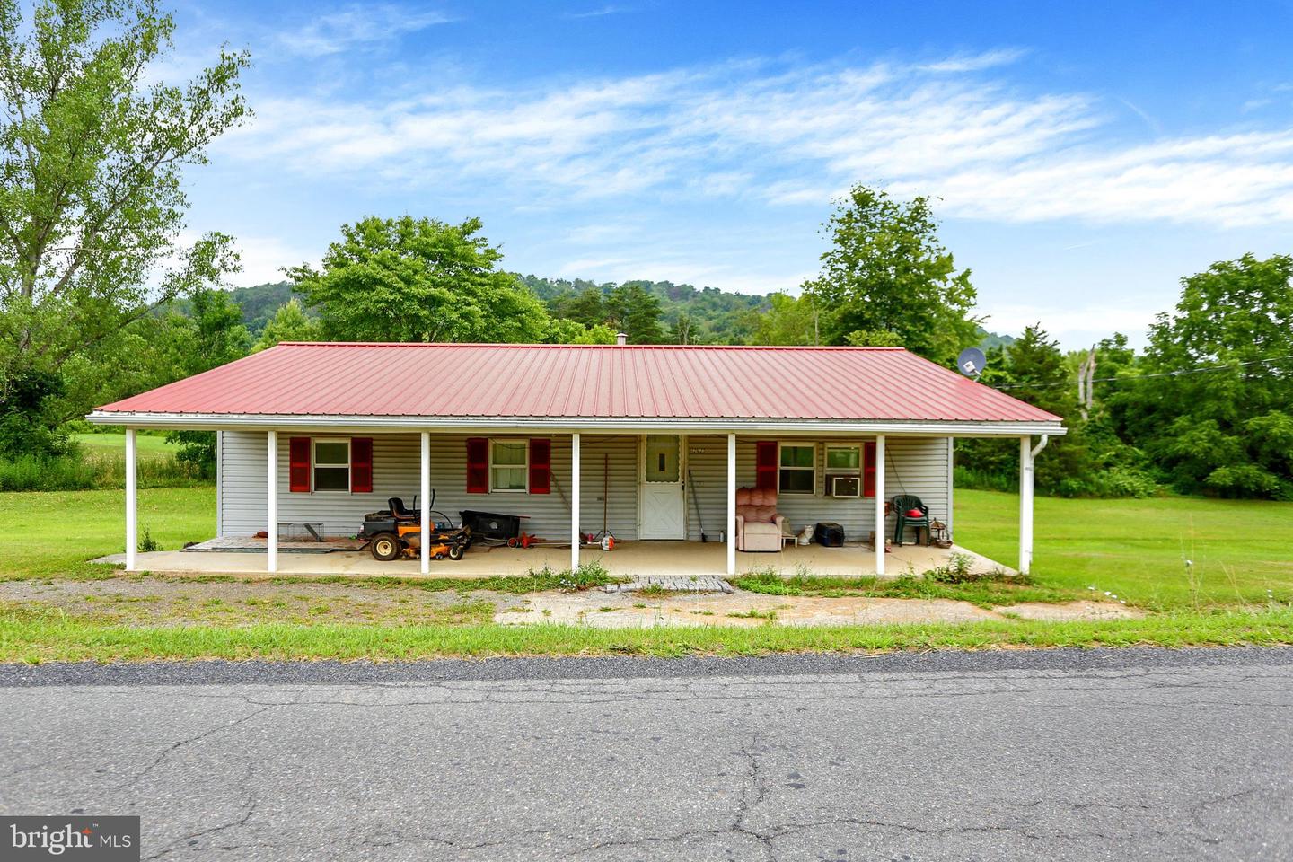 2025 Fairground Rd Property Photo 1