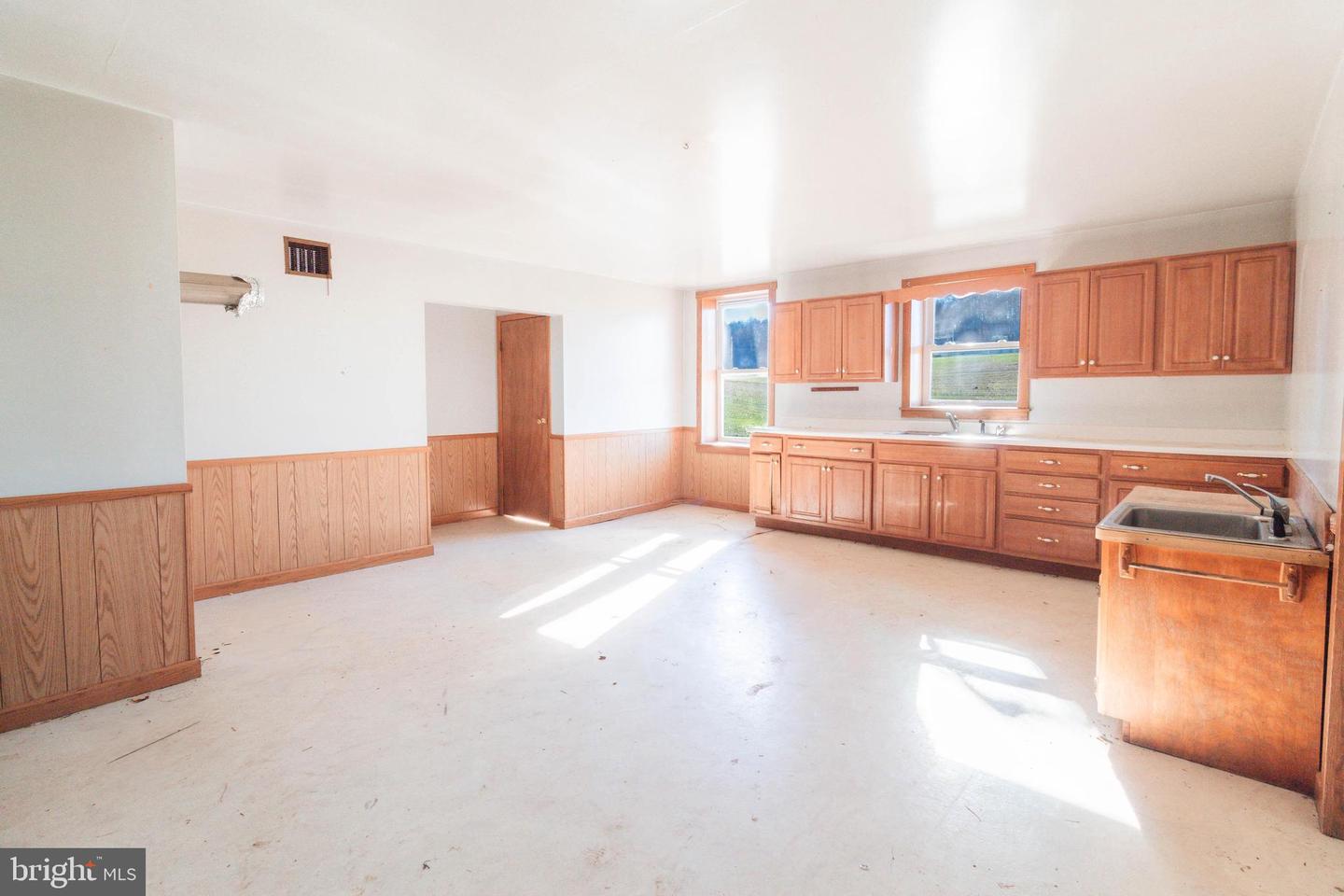 149-b Alice Ln Property Photo 5
