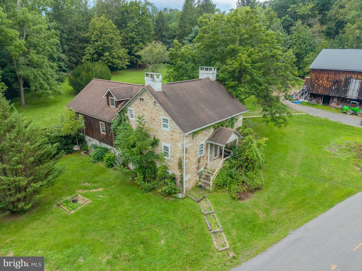 4596 Arch Rock Rd Property Photo 2