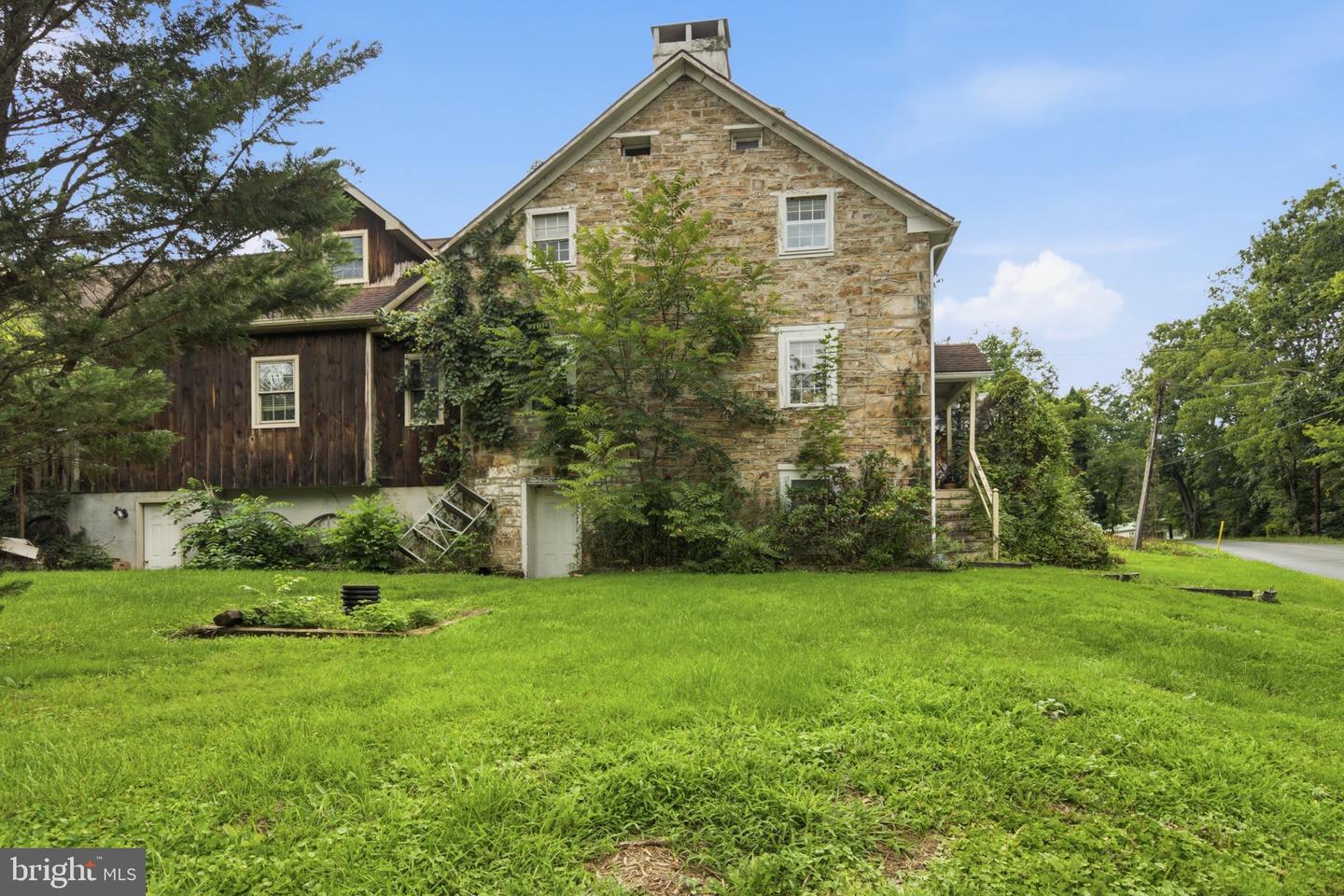 4596 Arch Rock Rd Property Photo 13