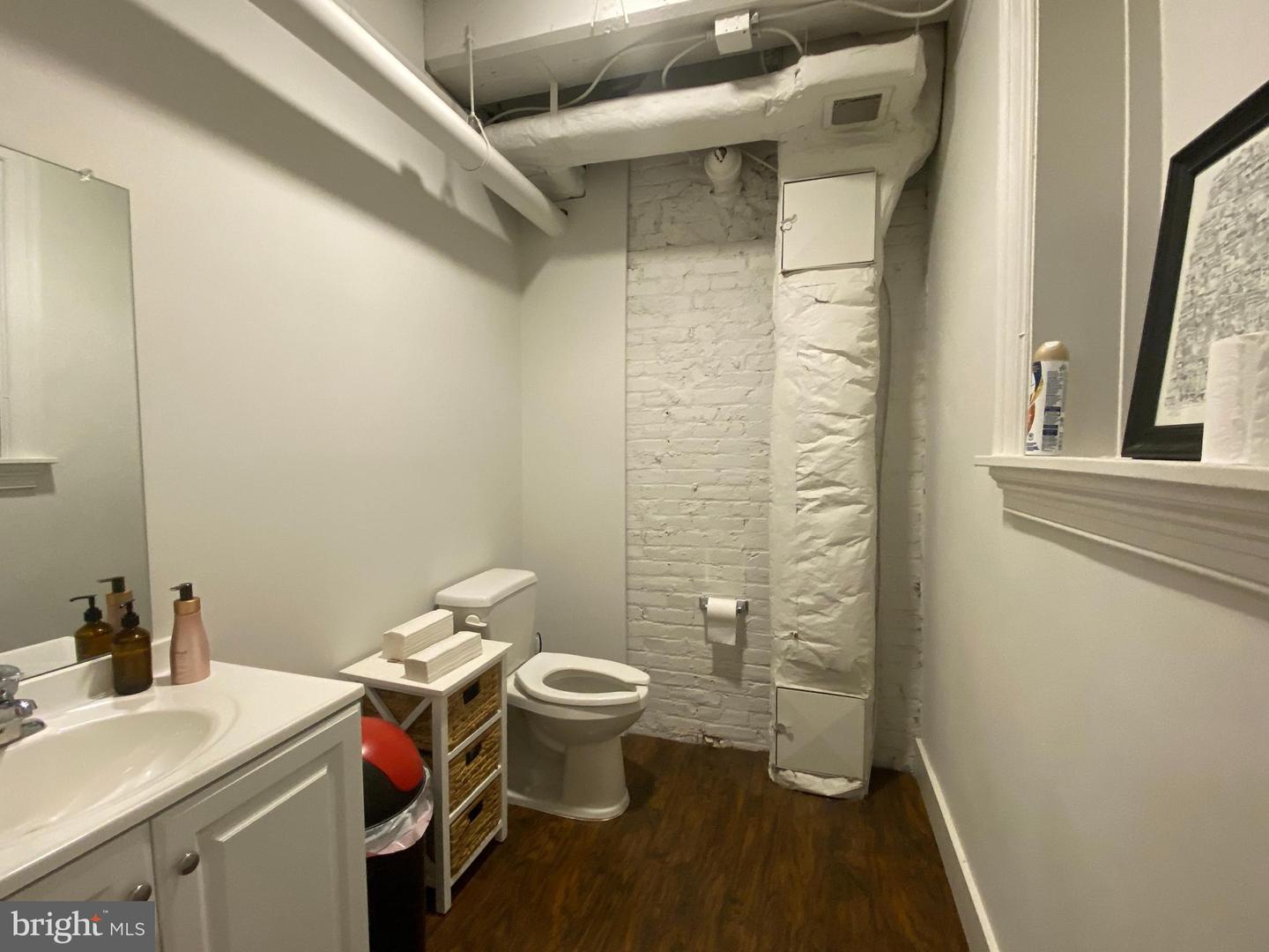 325 N Queen St #102 Property Photo 14
