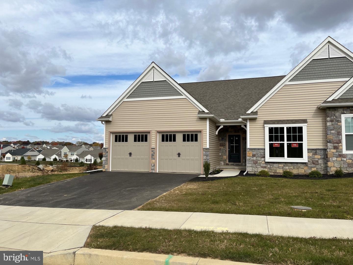413 Autumn Harvest Ln #15 Property Photo 1