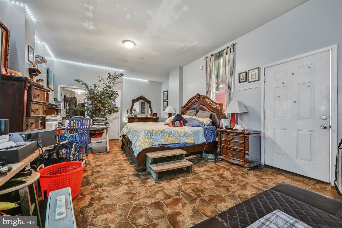 464 Manor St Property Photo 5