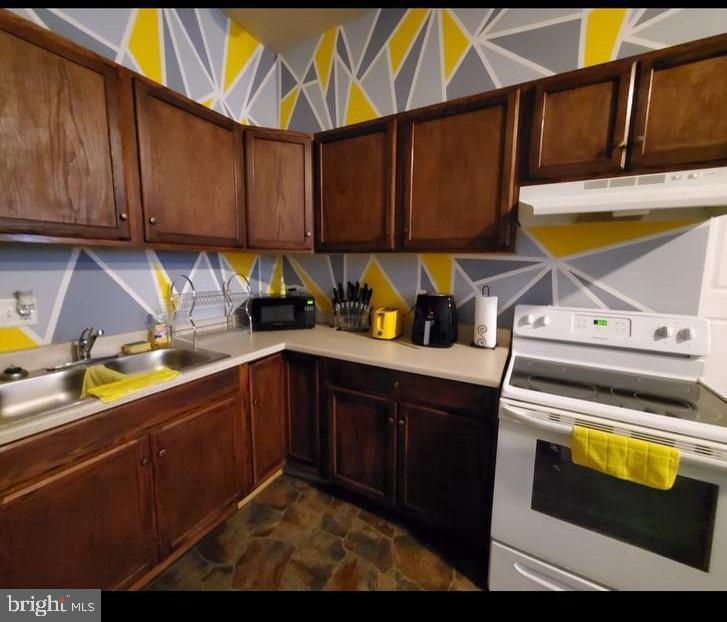 464 Manor St Property Photo 15