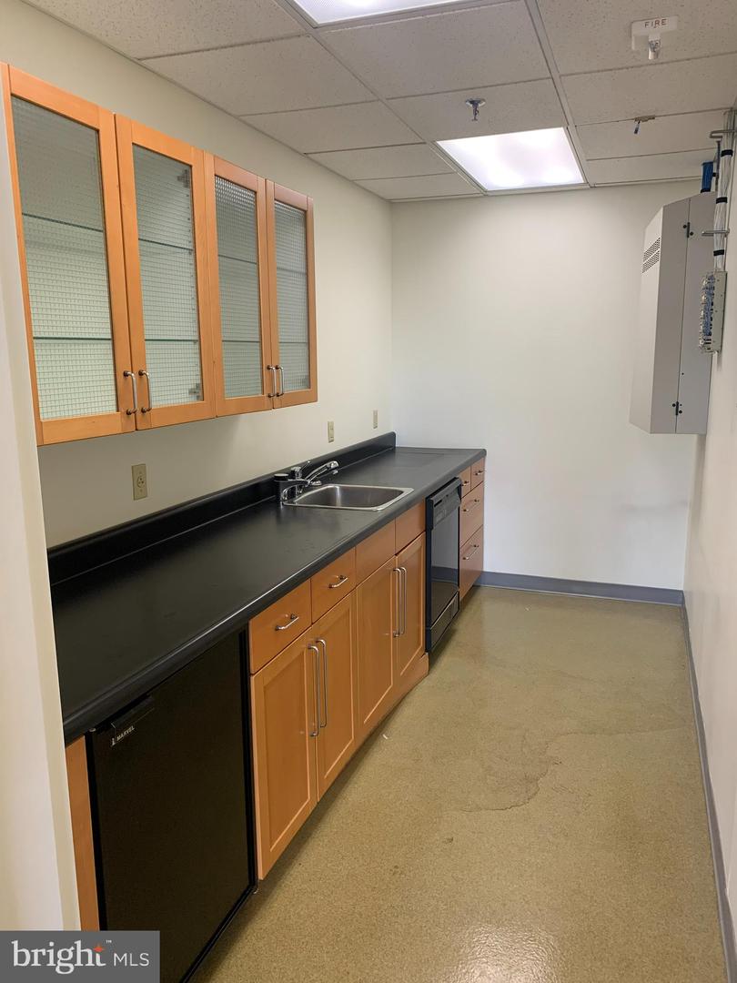 1000 New Holland Ave #b15 Property Photo 7