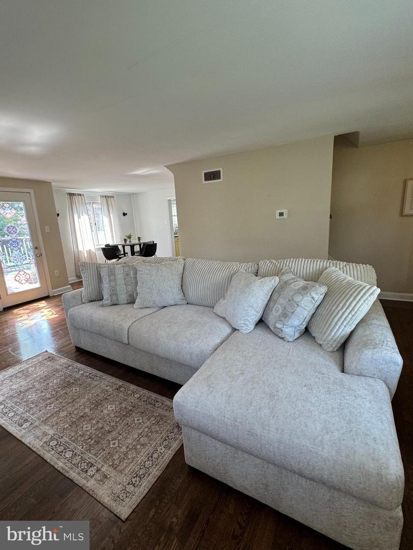206 Meadia Ave Property Photo 5