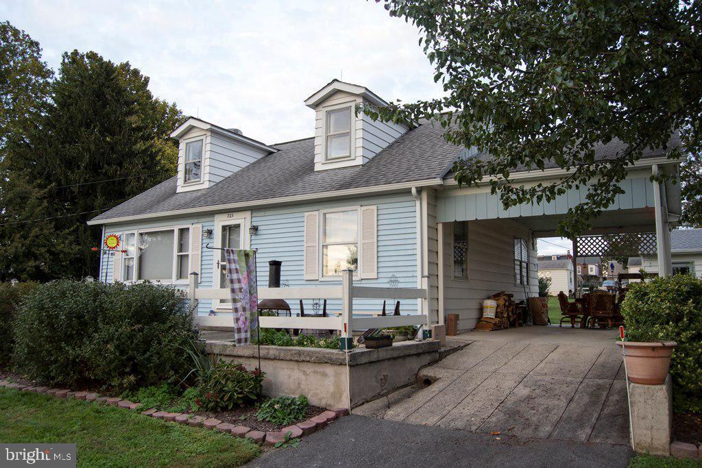 525 Franklin St Property Photo 3