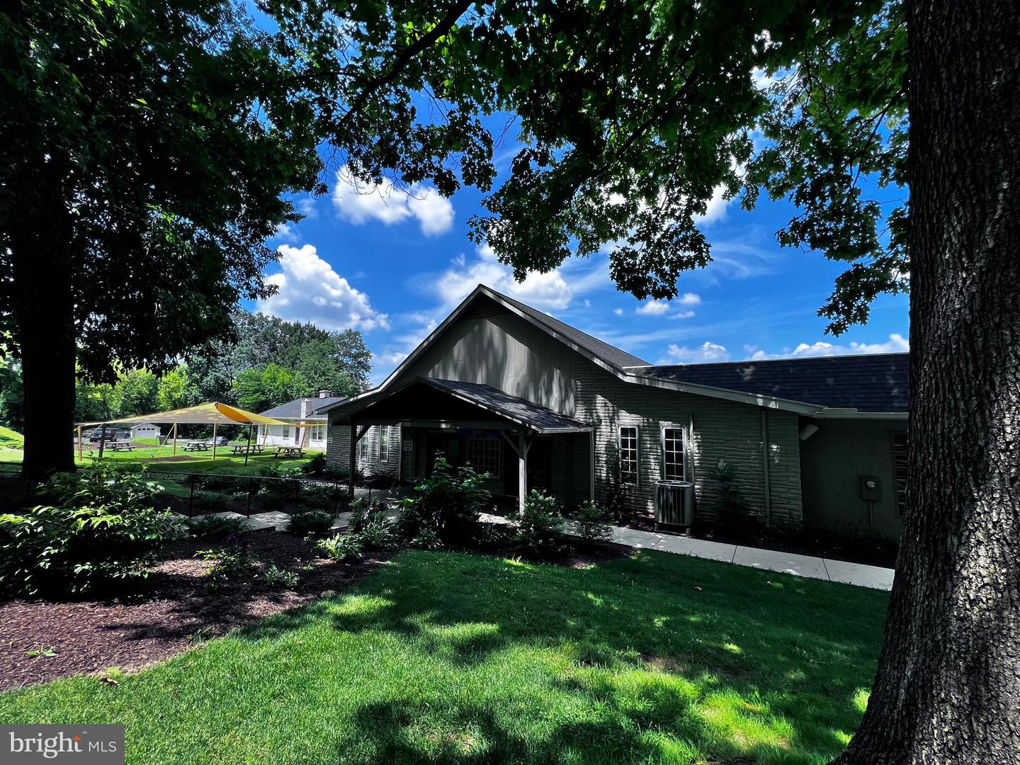 447 Noble Rd Property Photo