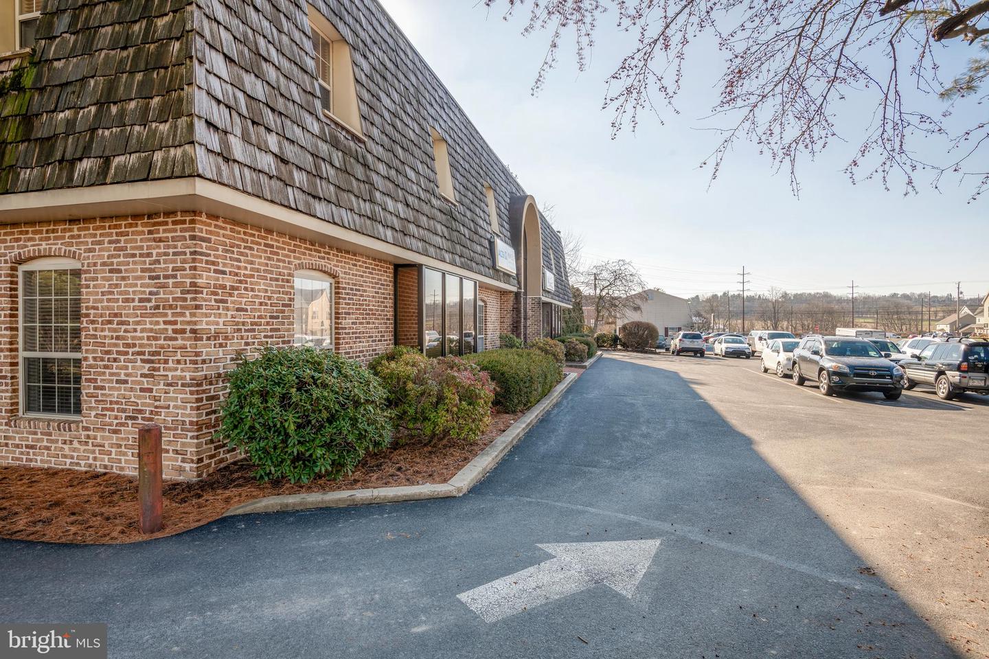 845 Silver Spring Plz Property Photo 3