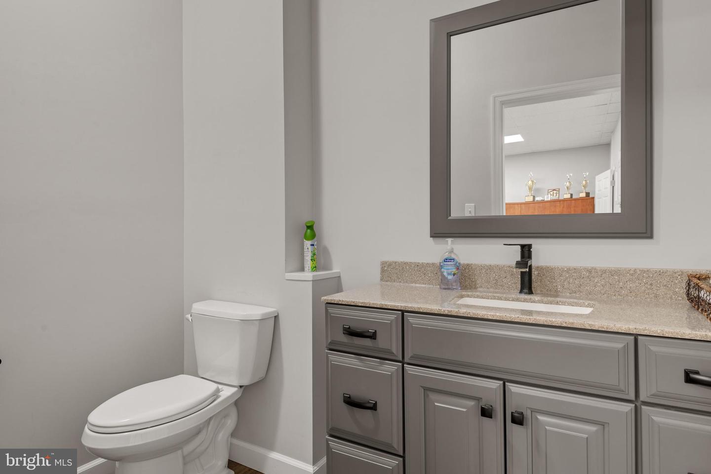 845 Silver Spring Plz Property Photo 10