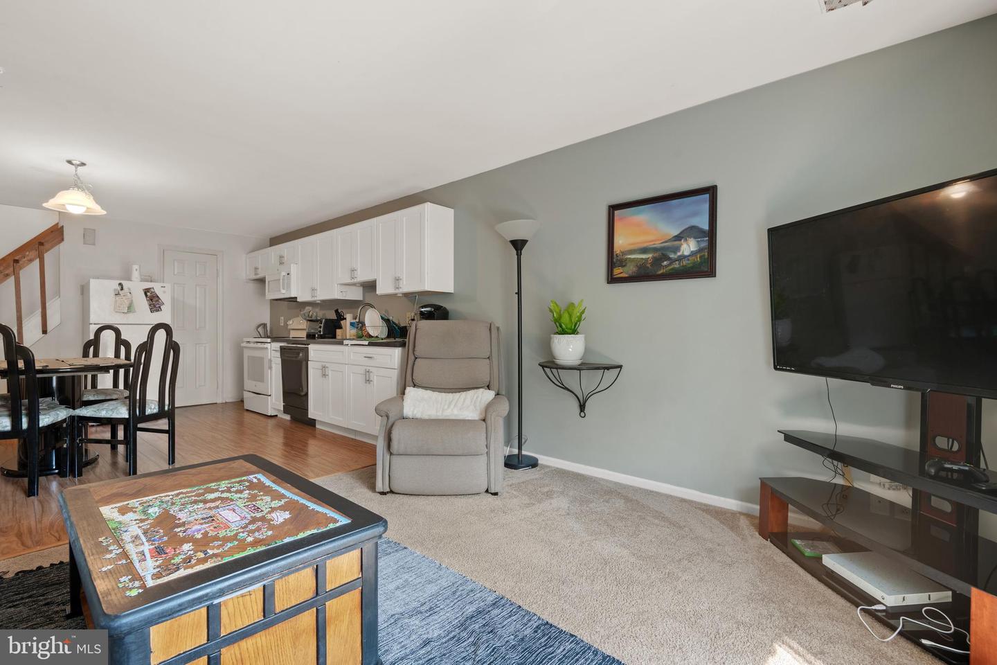 845 Silver Spring Plz Property Photo 33