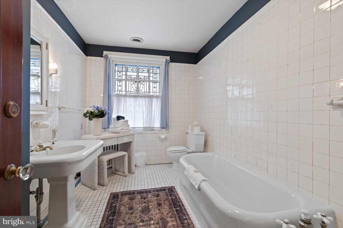 1049 E King St Property Photo 28