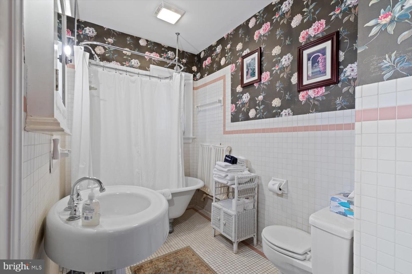 1049 E King St Property Photo 30