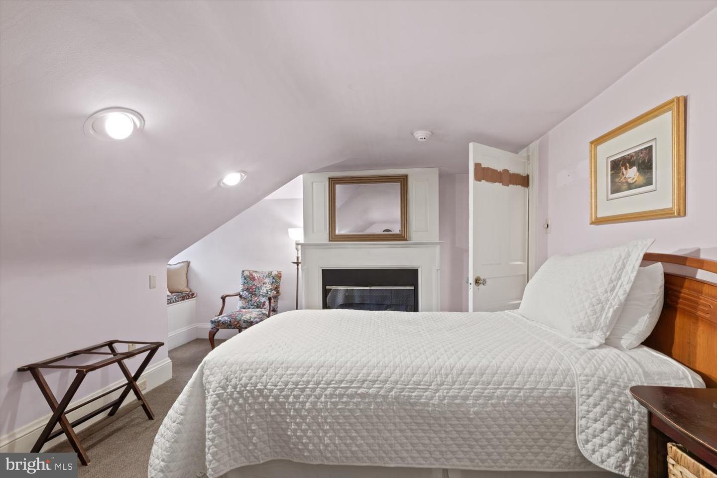 1049 E King St Property Photo 34