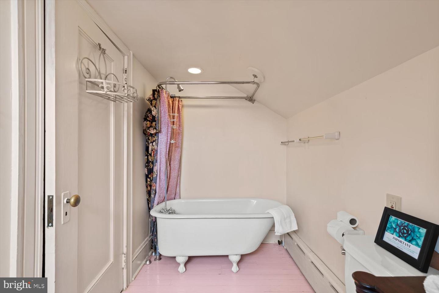 1049 E King St Property Photo 36