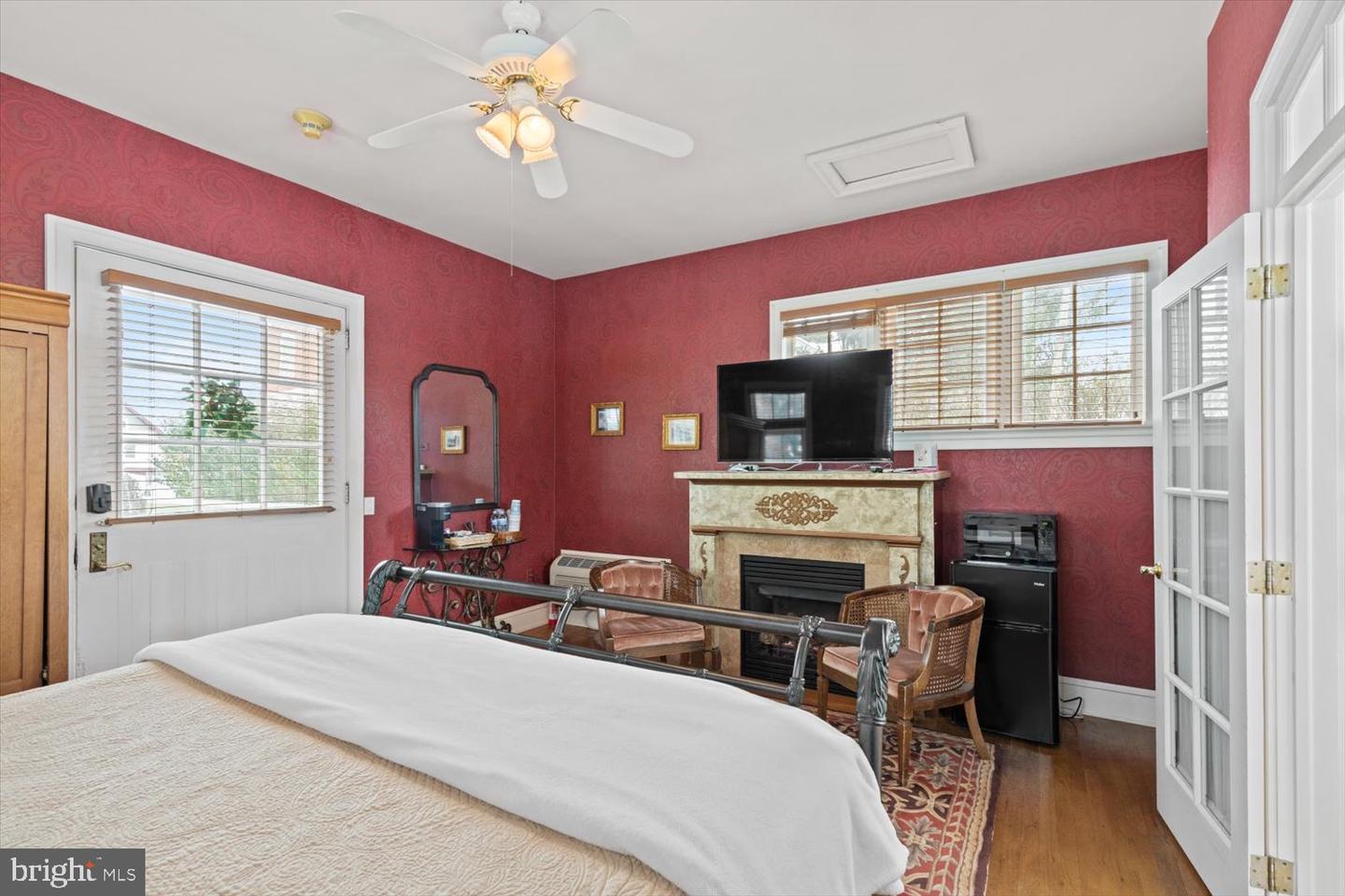 1049 E King St Property Photo 42