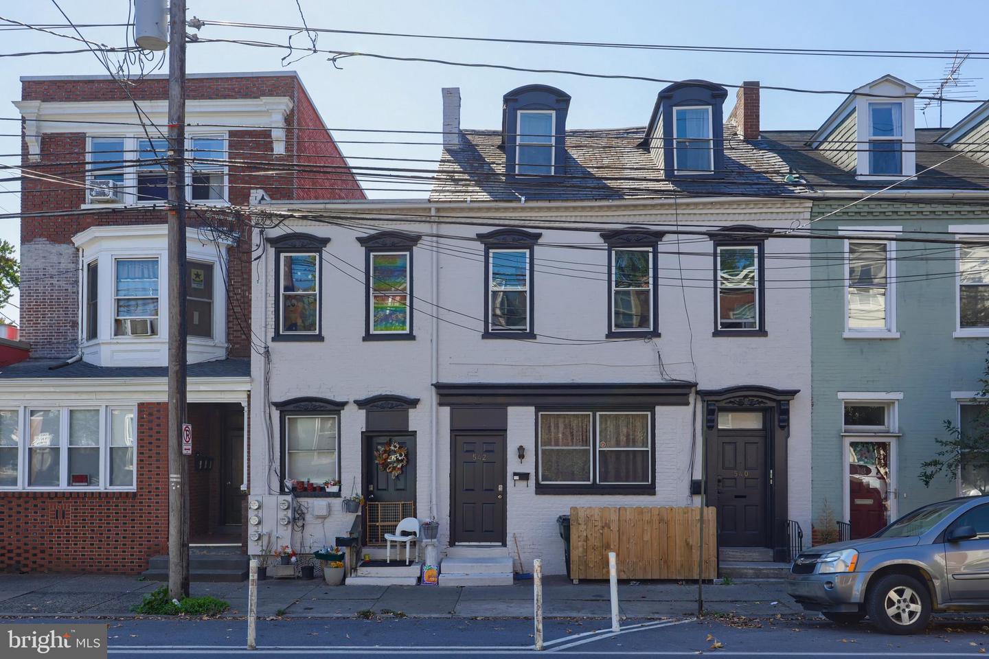 540-542 E King St Property Photo 1