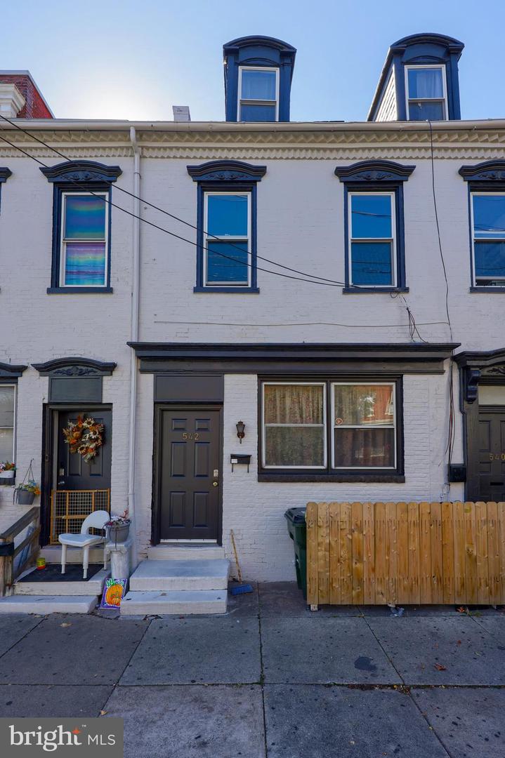 540-542 E King St Property Photo 3
