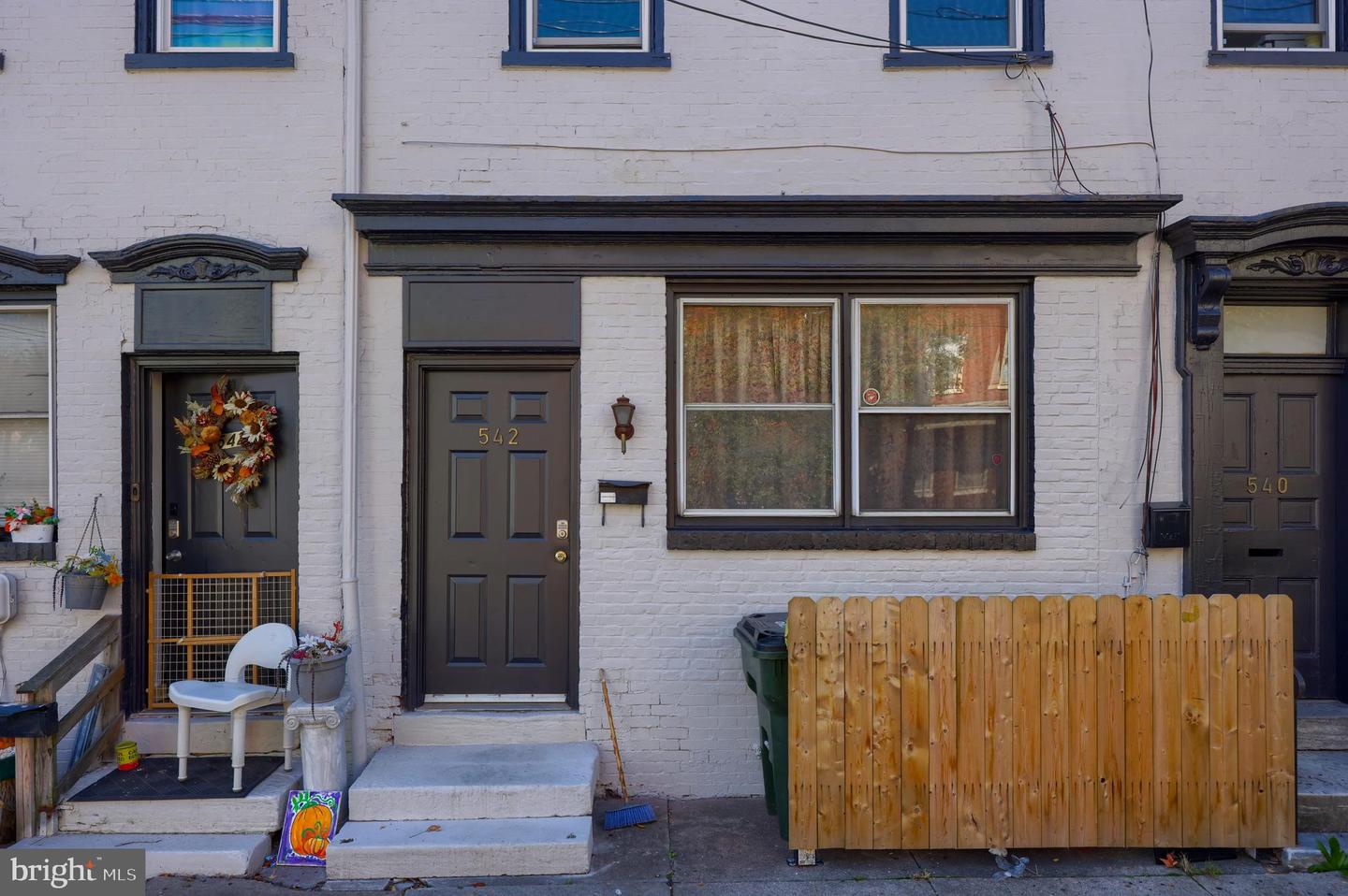 540-542 E King St Property Photo 4