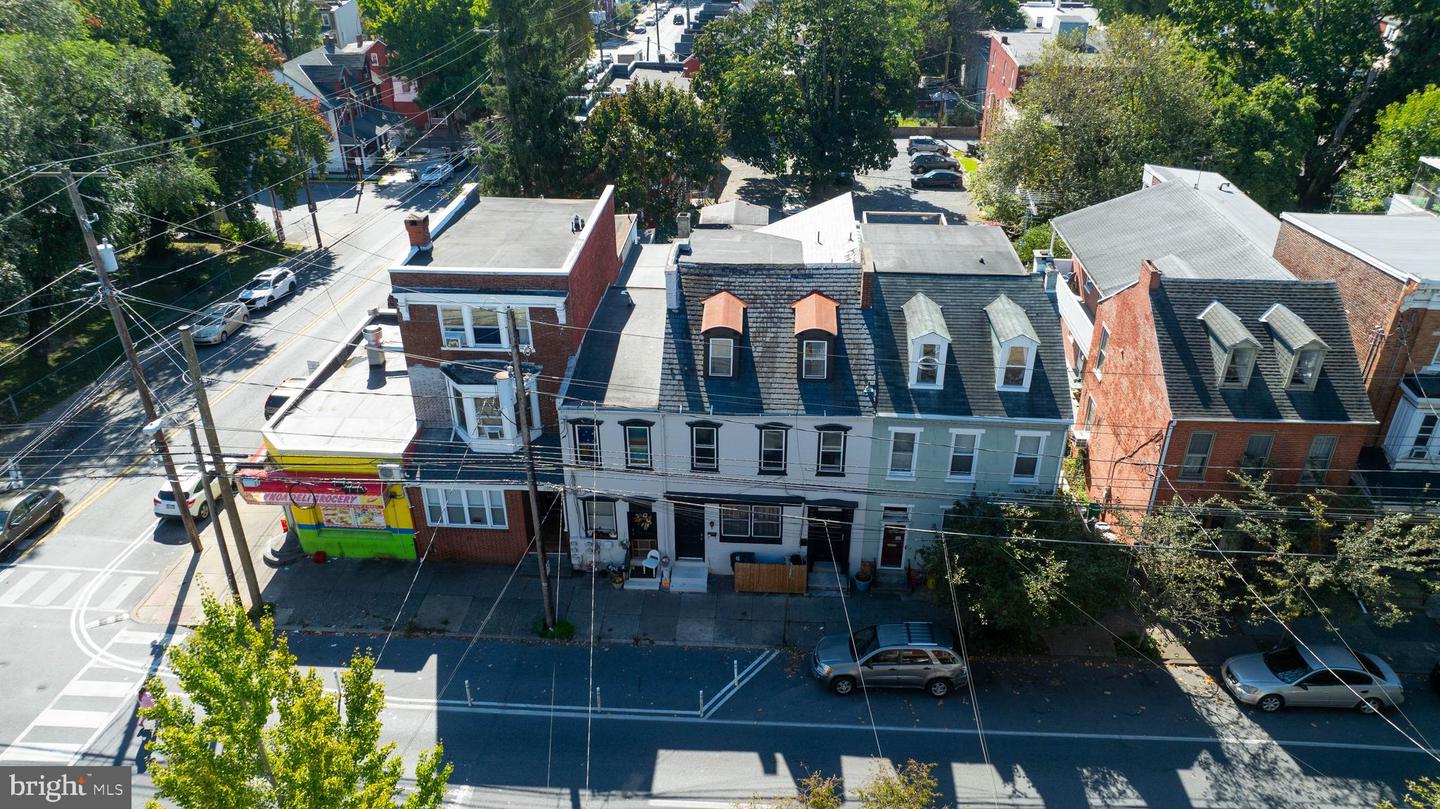 540-542 E King St Property Photo 9