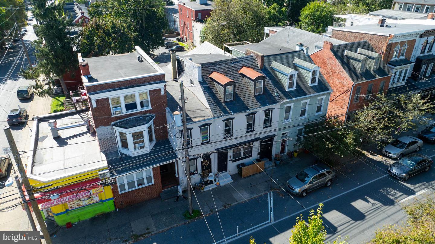 540-542 E King St Property Photo 13