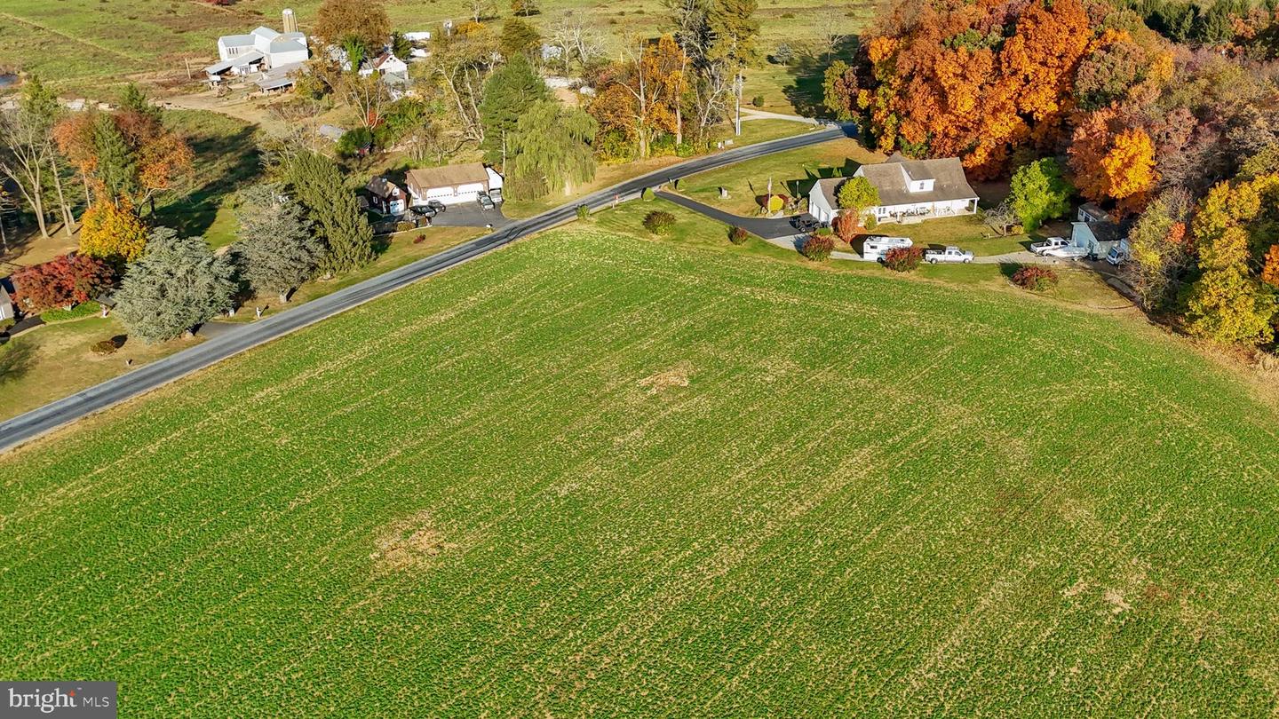 76 Long Ln Property Photo 6