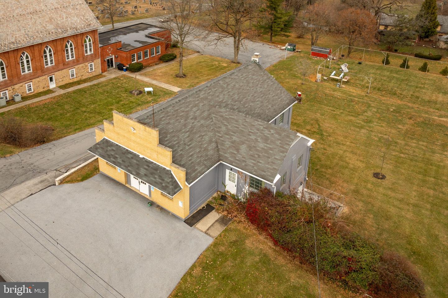 1242 Newport Rd Property Photo 5