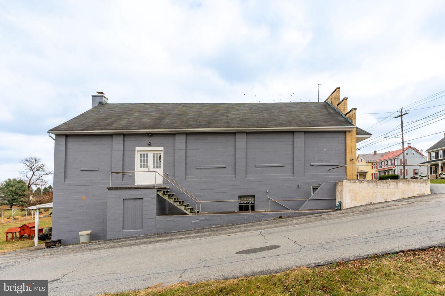 1242 Newport Rd Property Photo 9