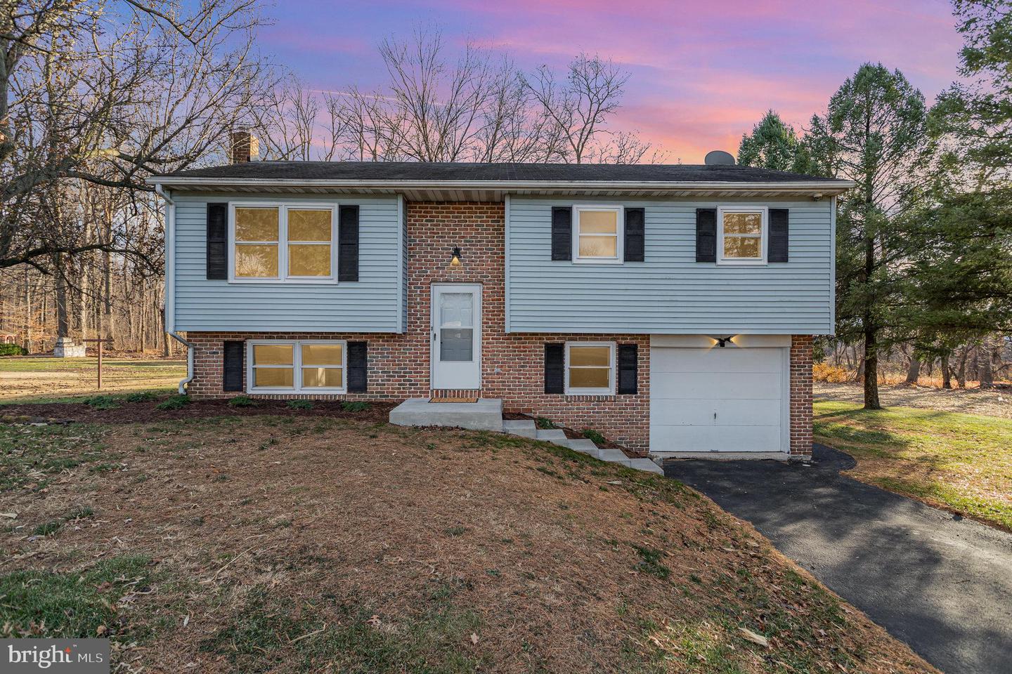 530 Wood View Dr Property Photo