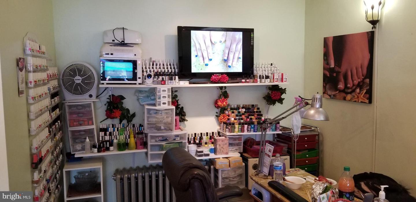 Nail Salon Property Photo 22