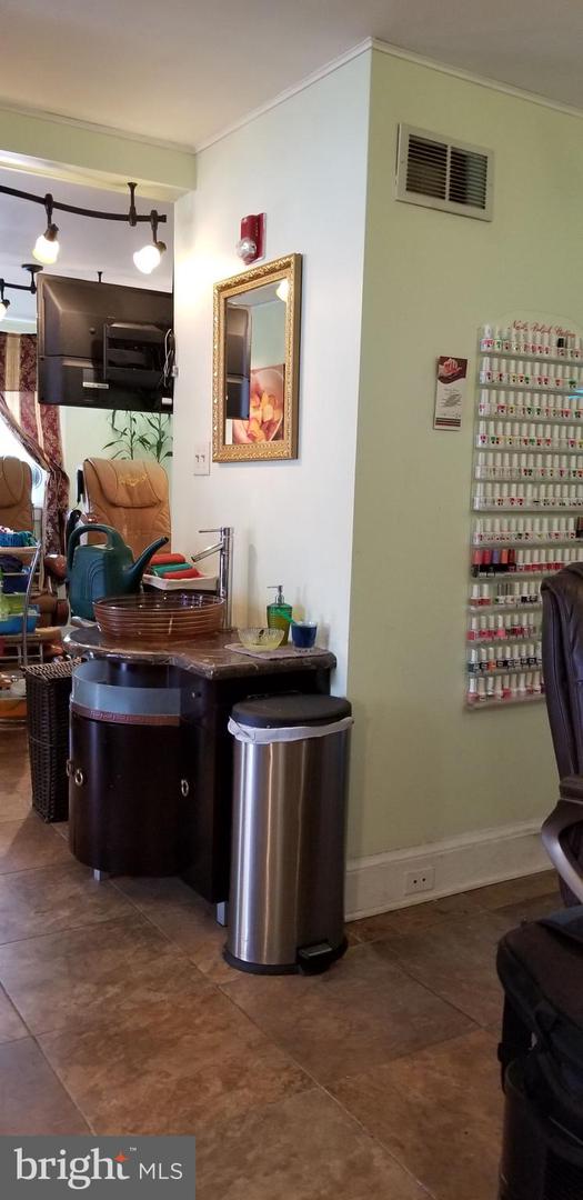 Nail Salon Property Photo 23