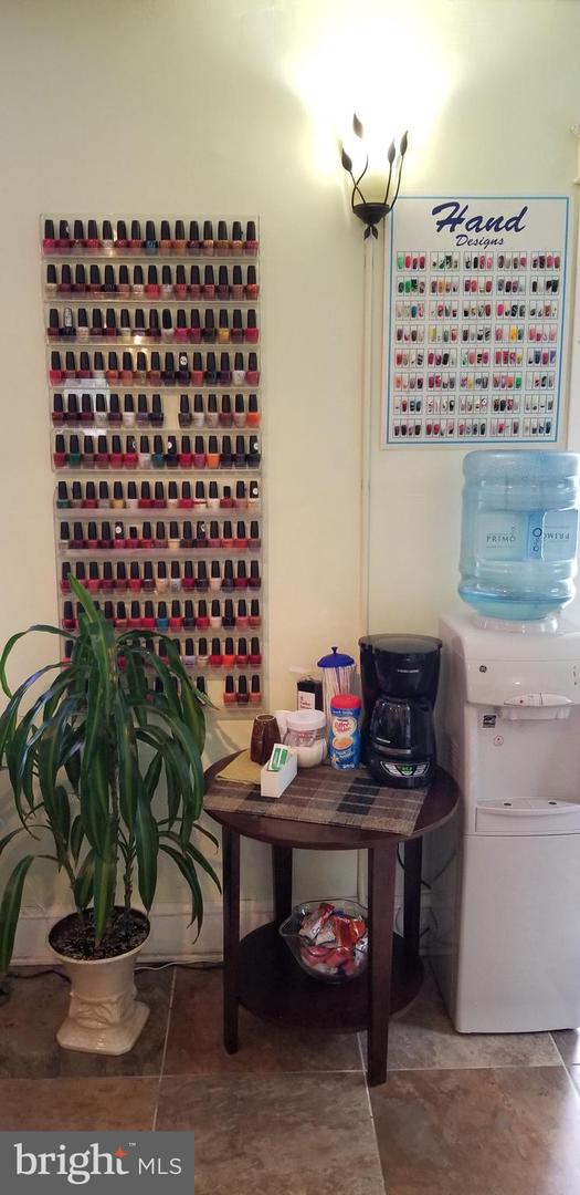 Nail Salon Property Photo 25