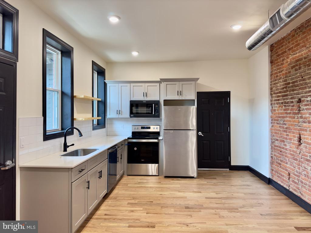 11 Apartments Near Lgh (3 Properties) Property Photo 8