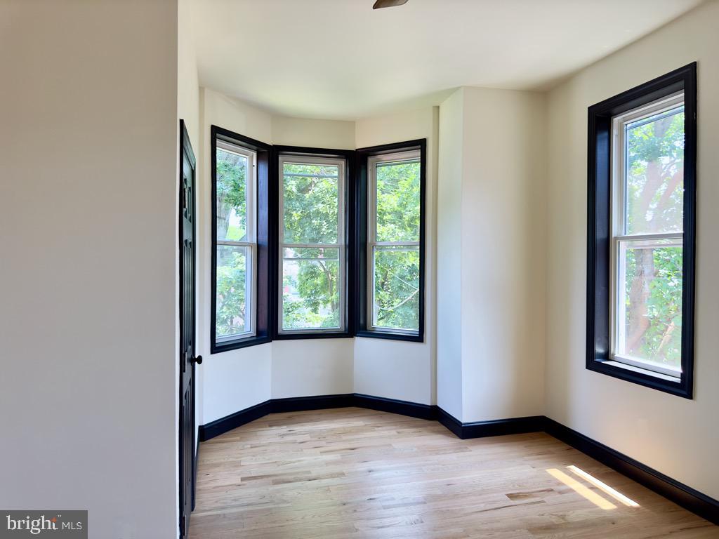 11 Apartments Near Lgh (3 Properties) Property Photo 9