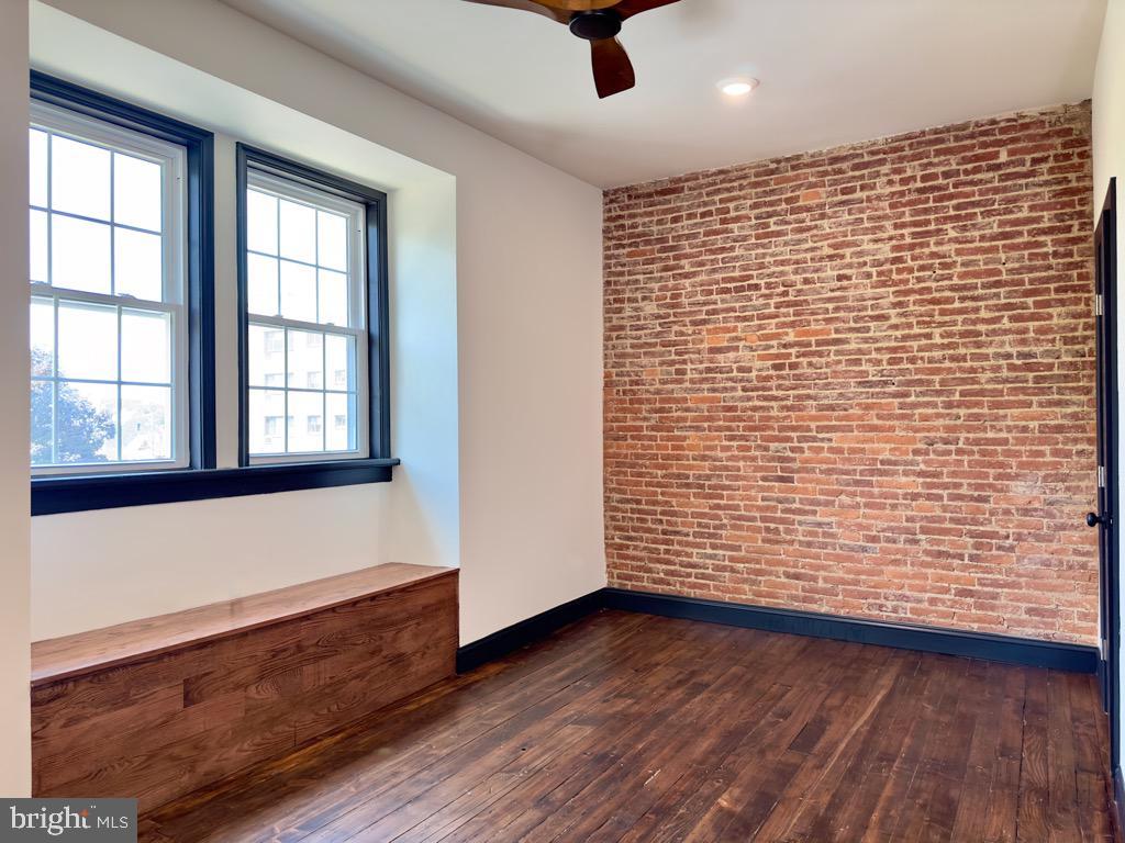 11 Apartments Near Lgh (3 Properties) Property Photo 10