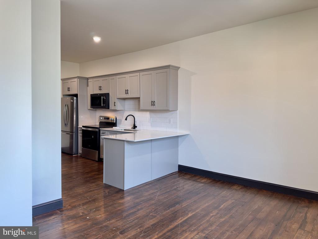 11 Apartments Near Lgh (3 Properties) Property Photo 11