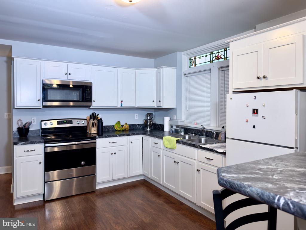 11 Apartments Near Lgh (3 Properties) Property Photo 12