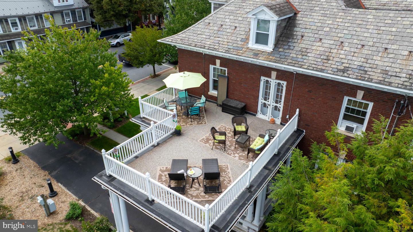 127 E Main St Property Photo 6