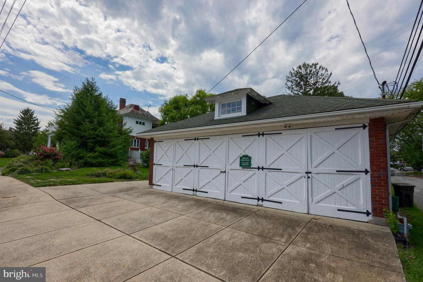 127 E Main St Property Photo 49