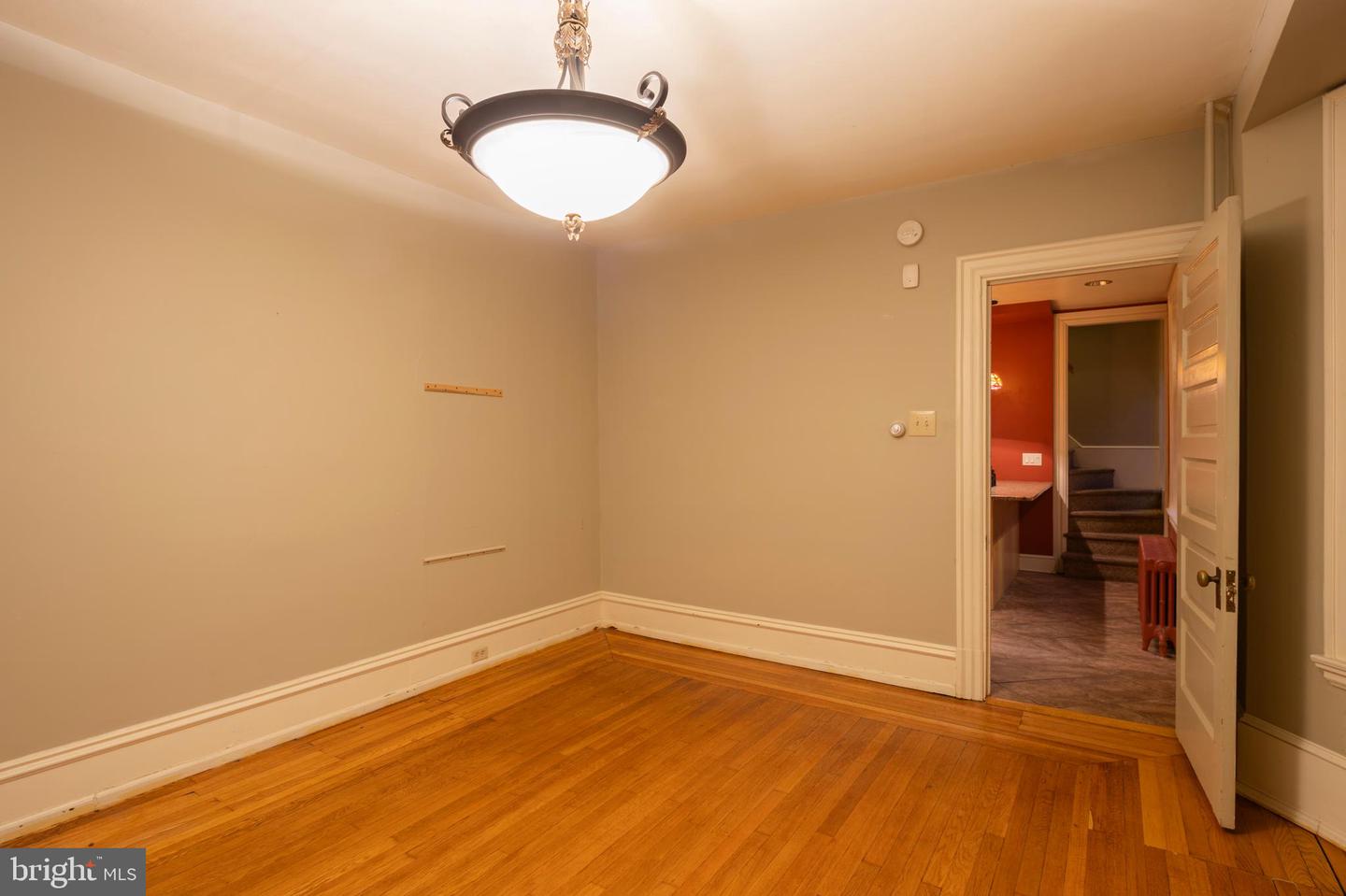 519 W Chestnut St Property Photo 5