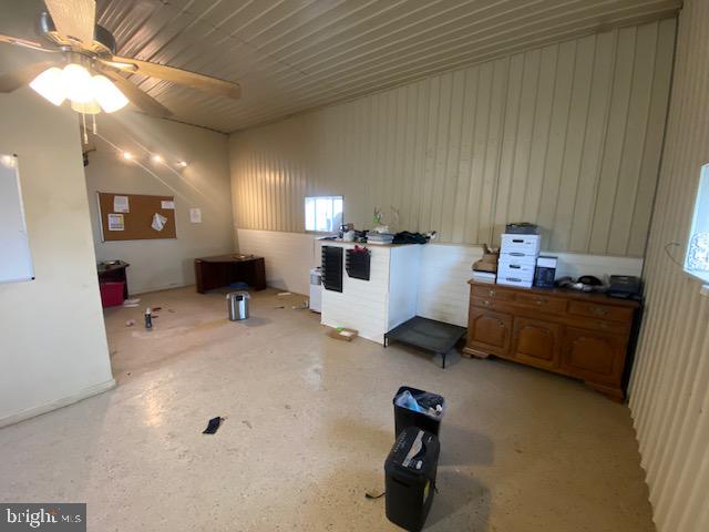 125 California Rd Property Photo 3