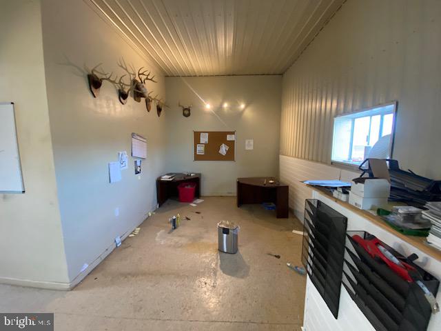 125 California Rd Property Photo 4