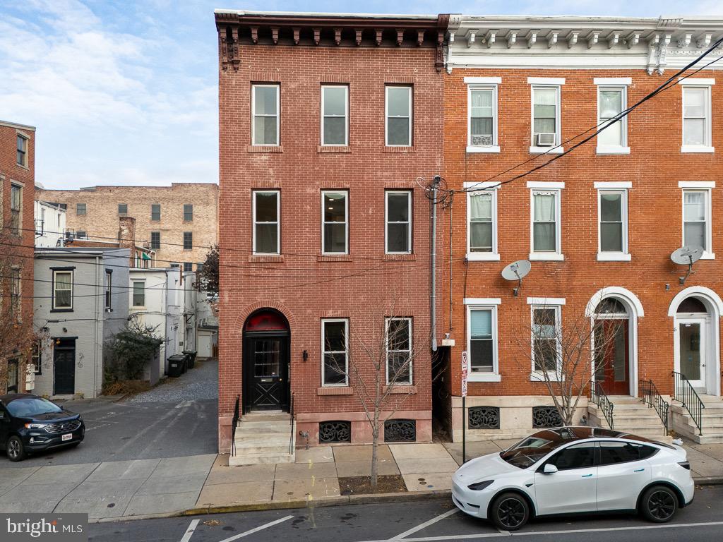 11 E Walnut St Property Photo 1