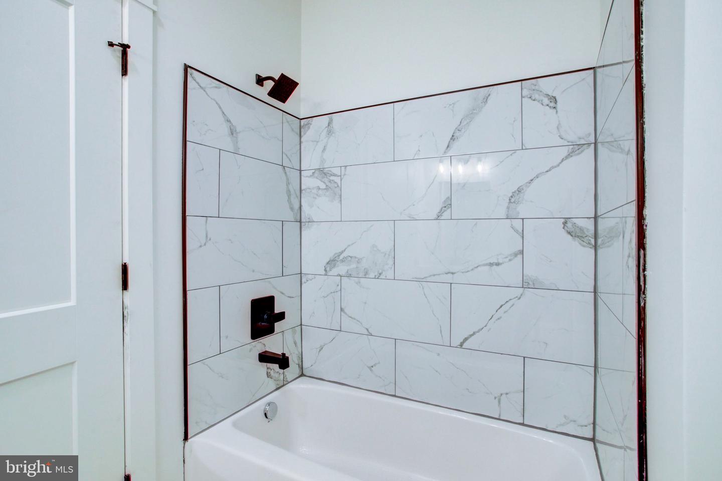 11 E Walnut St Property Photo 3