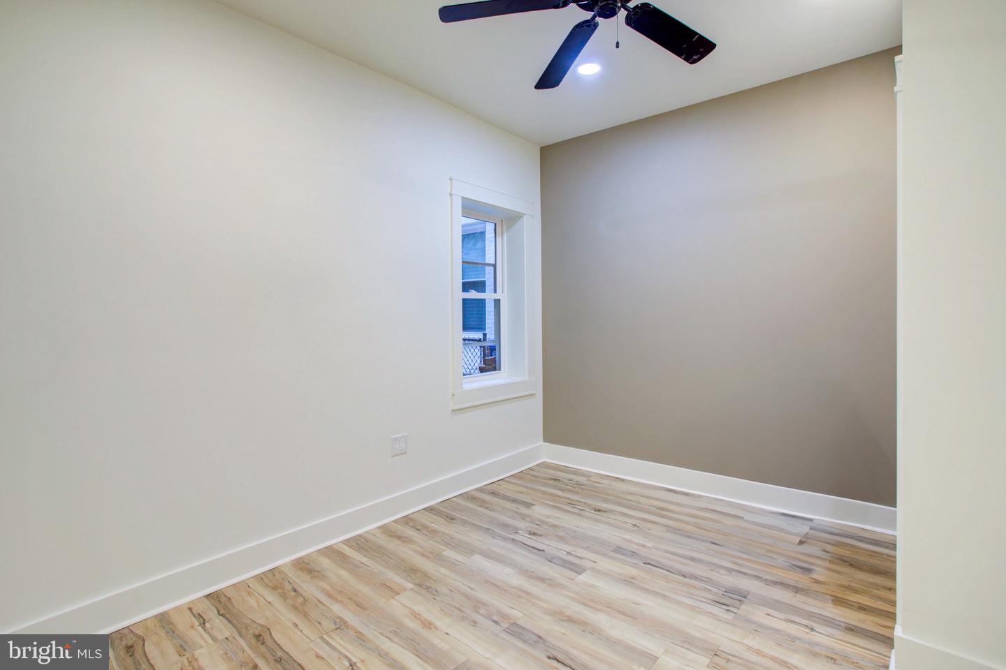 11 E Walnut St Property Photo 5