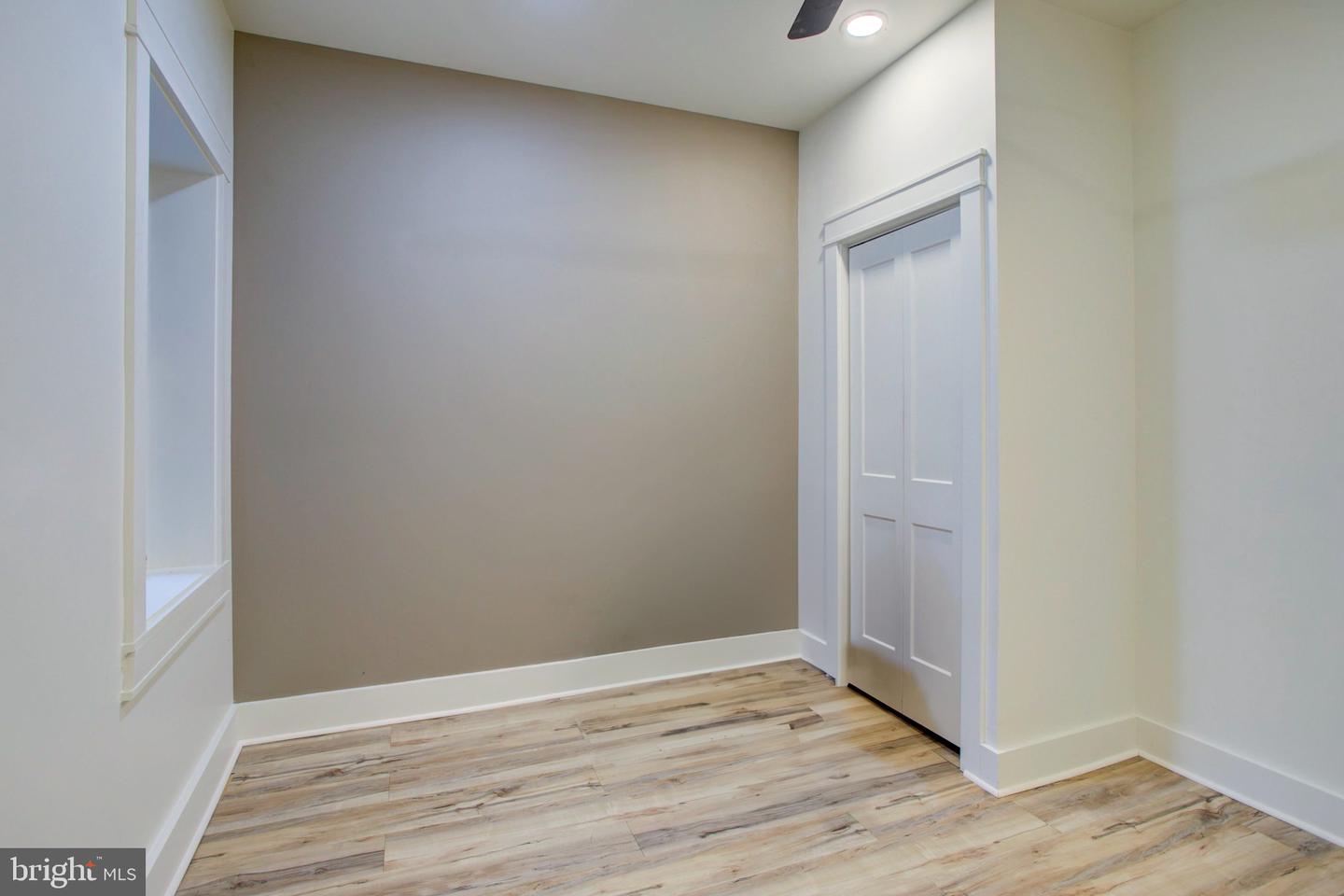 11 E Walnut St Property Photo 6